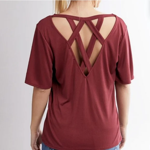 Elegant Buckle Short Sleeve Tee - Picture 1 of 5